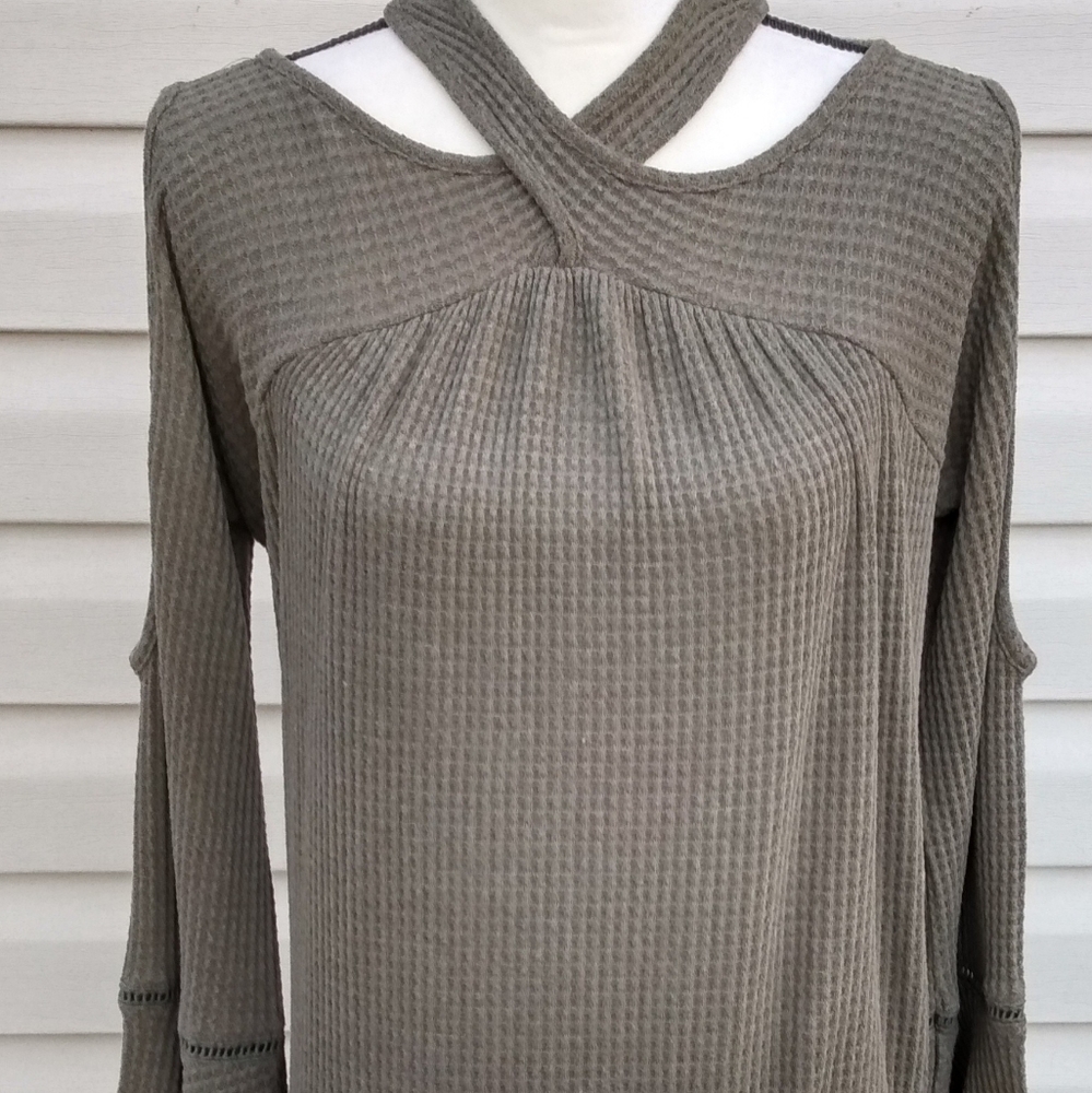 Ladies Top by Hummingbird Size Medium